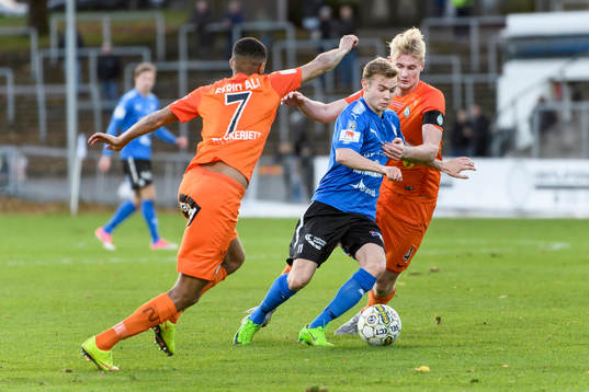 Halmstads Tryggvi Hrafn Haraldsson och AFC Eskilstunas