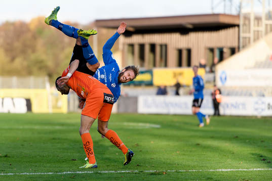 AFC Eskilstunas Sasa Matic och Halmstads Jesper Westerberg