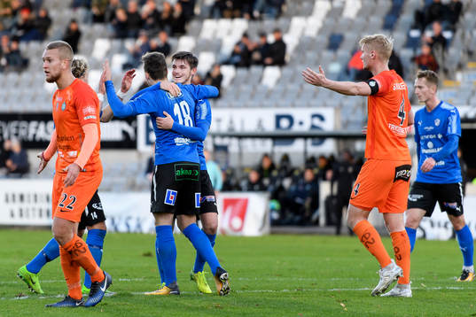 Halmstads Gabriel Gudmundsson och Jonathan Svedberg jublar