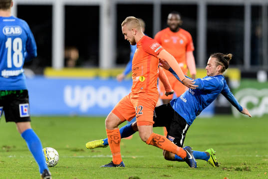 AFC Eskilstunas Alexander Michel och Halmstads Pontus