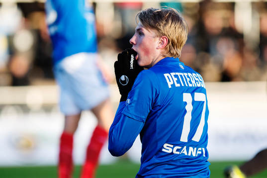 Åtvidabergs Adrian Petersson deppar