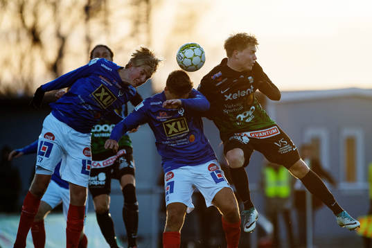 Åtvidabergs Adrian Petersson och Fredrik Holster  i