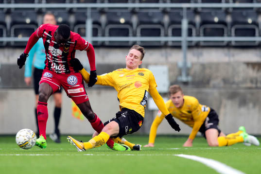 Östersunds Ken Sema och Elfsborgs Adam Lundqvist