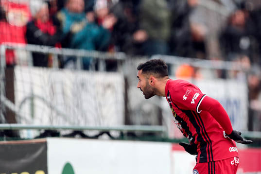 Östersunds Saman Ghoddos jublar