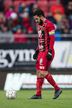 Östersunds Brwa Nouri förbereder sig för att skjuta en