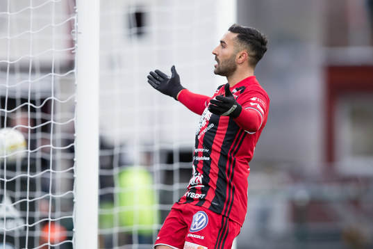 Östersunds Saman Ghoddos jublar