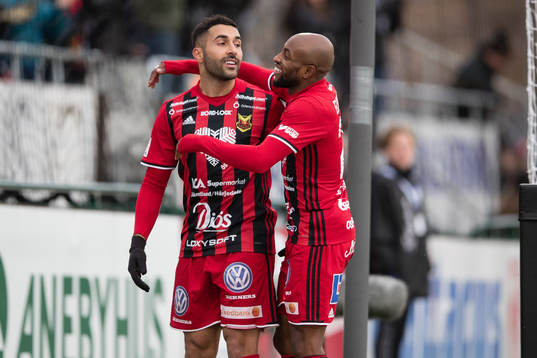 Östersunds Fouad Bachirou kramar om Saman Ghoddos