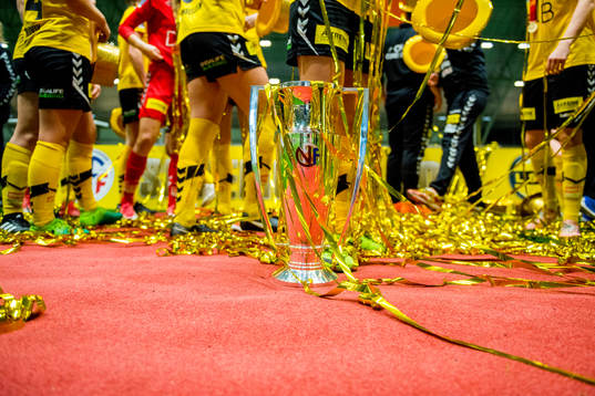 The trophy of league champions LSK Kvinner