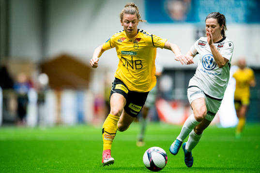 Synne Hansen of LSK Kvinner and Siri Merete Grønli of