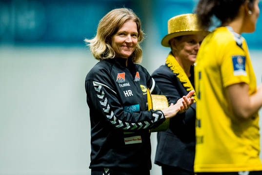 Hege Riise, head coach of LSK Kvinner, looks