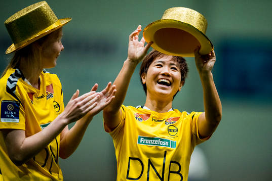 Ryoko Takara of LSK Kvinner celebrates winning the league