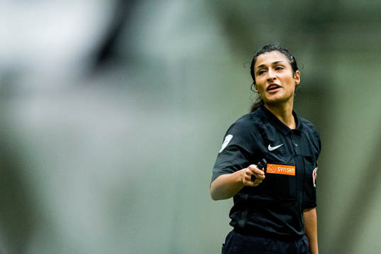 Referee Fatemeh Zangeneh