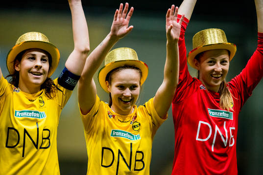 Ingrid Moe Wold, Guro Reiten and goalkeeper Cecilie