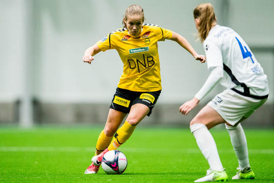 Guro Reiten of LSK Kvinner and Stine Reinås of Stabæk