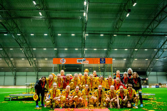 LSK Kvinner celebrates winning the league
