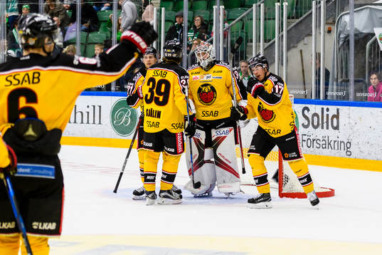 Luleås Pontus Själin och Andreas Falk jublar med Luleås