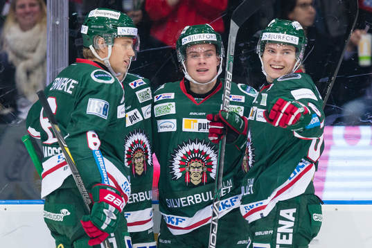 Frölundas Victor Olofsson jublar och omfamnas