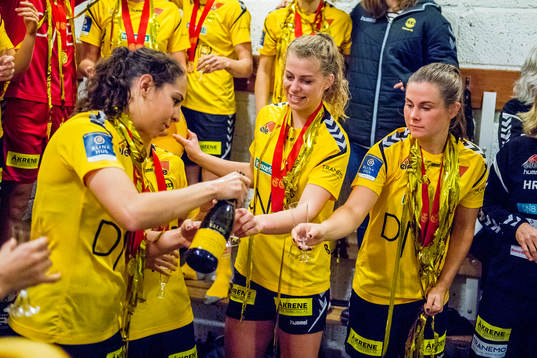 Ingrid Moe Wold, Ingrid Kvernvolden and Emilie Haavi of LSK