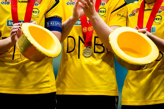 The gold medals of league champions LSK Kvinner