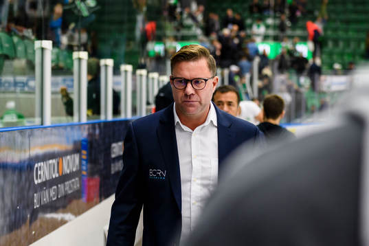 Rögles assisterande tränare Patrik Ross deppar