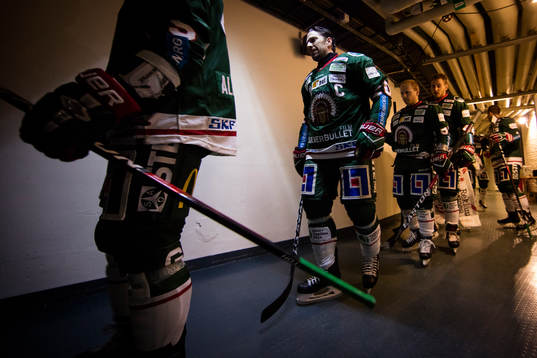 Frölundas Joel Lundqvist innan ishockeymatchen i SHL