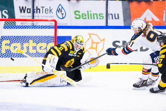 Djurgårdens Axel Jonsson Fjällby sätter 2-0 på