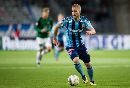Djurgårdens Gustav Engvall med bollen