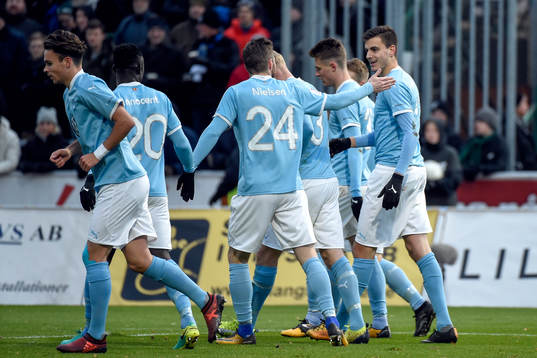 Malmö FFs Alexander Jeremejeff jublar med lagkamrater