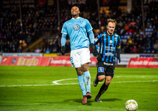 Malmö FFs Carlos Strandberg får ont