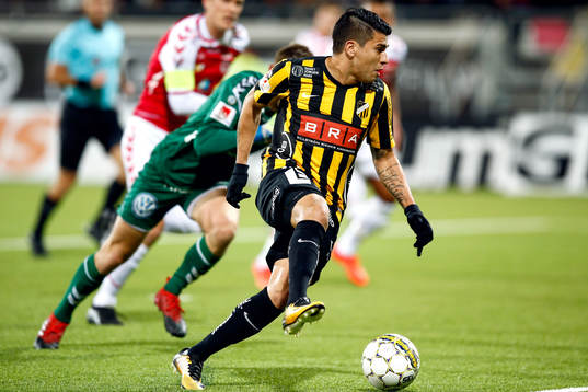 Häckens Paulinho och Kalmars målvakt Lucas Hägg-Johansson