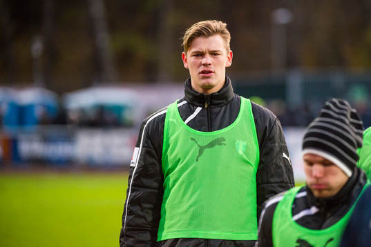 Malmö FFs Hugo Andersson före fotbollsmatchen i