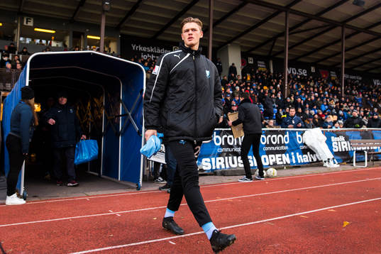 Malmö FFs Hugo Andersson före fotbollsmatchen i