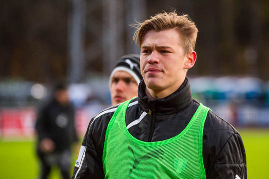 Malmö FFs Hugo Andersson före fotbollsmatchen i