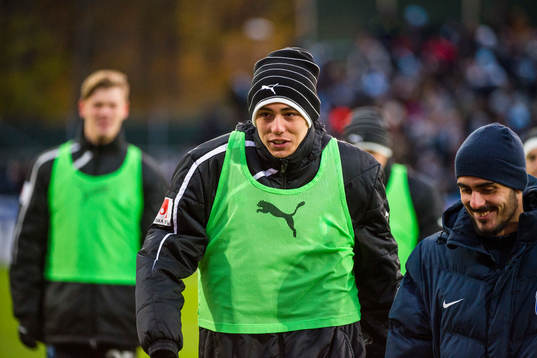 Malmö FFs Dennis Hadzikadunic före fotbollsmatchen i