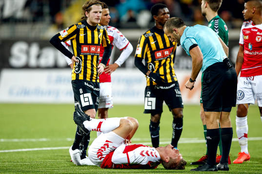 Kalmars Viktor Elm ligger