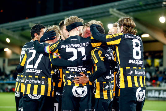 Häckens Nasiru Mohammed jublar med lagkamrater