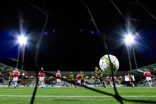Häckens Paulinho skjuter 1-0 på straff bakom Kalmars