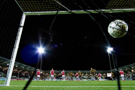 Häckens Paulinho skjuter 1-0 på straff bakom Kalmars
