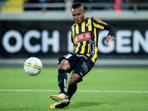 Häckens Nasiru Mohammed skjuter ett skott