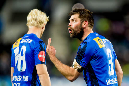 Morten Morisbak Skjønsberg of Stabæk with "Snåsamannen"