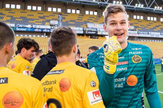 Elfsborgs målvakt Tim Rönning jublar