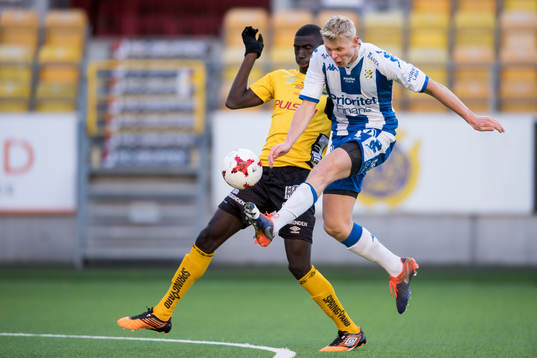 IFK Göteborgs Theodor Cousinne och Elfsborgs Marokhy Ndione