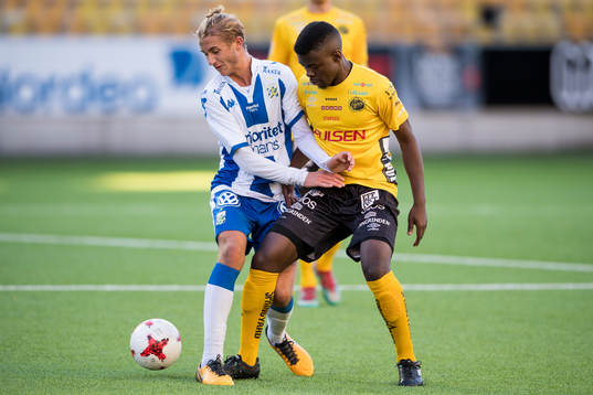 IFK Göteborgs Benjamin Nygren och Elfsborgs Chris Makindu
