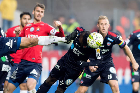 Helsingborgs Monday Samuel nickar bort bollen