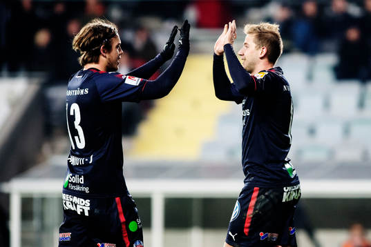 Helsingborgs Alexander Achinioti-Jönsson jublar med