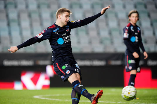 Helsingborgs Darijan Bojanic gör 0-3-målet på frispark