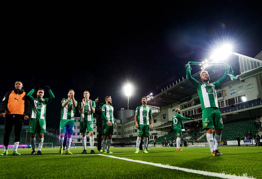 Hammarbys Mats Solheim jublar med en djävulsmaskSander
