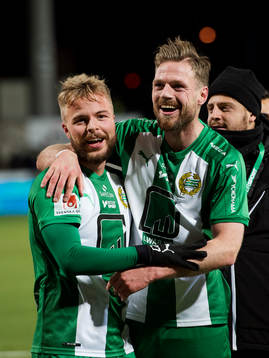 Hammarbys Sander Svendsen och Arnór Smárason  jublar