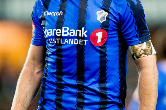Morten Morisbak Skjønsberg of Stabæk with "Snåsamannen"