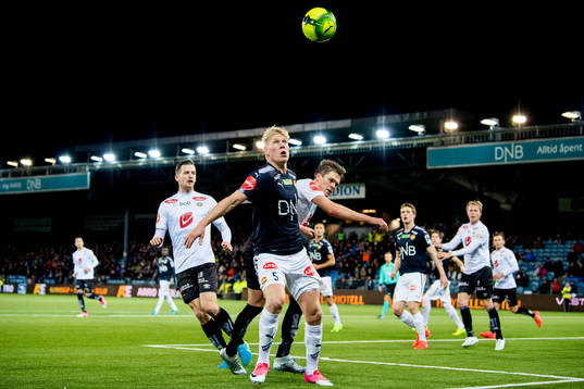 Jakob Glesnes of Strømsgodset and Bjørn Inge Utvik of